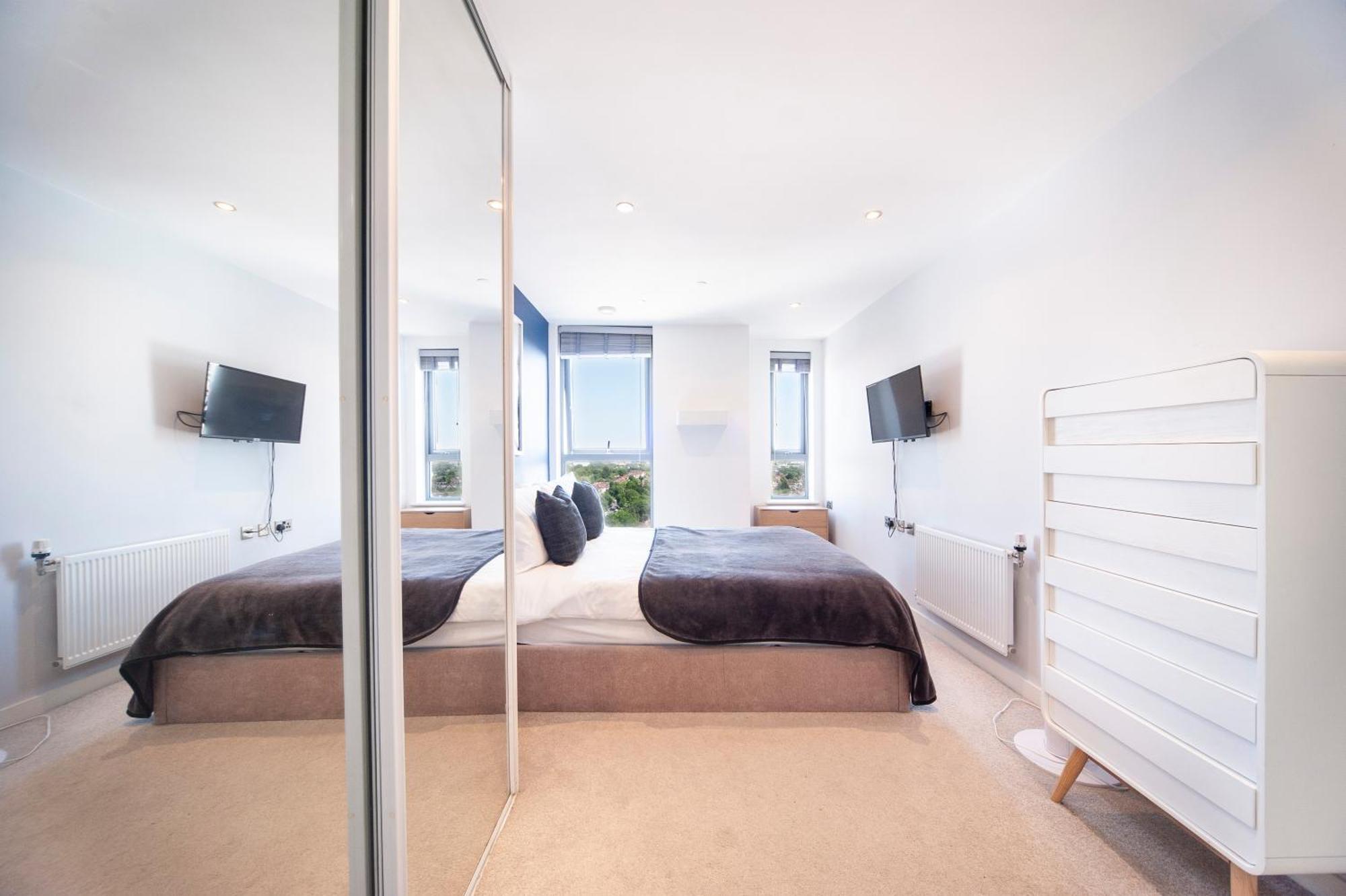 Top Floor Apt - 2 Bed/2 Bath + Private Balcony Londres Exterior foto