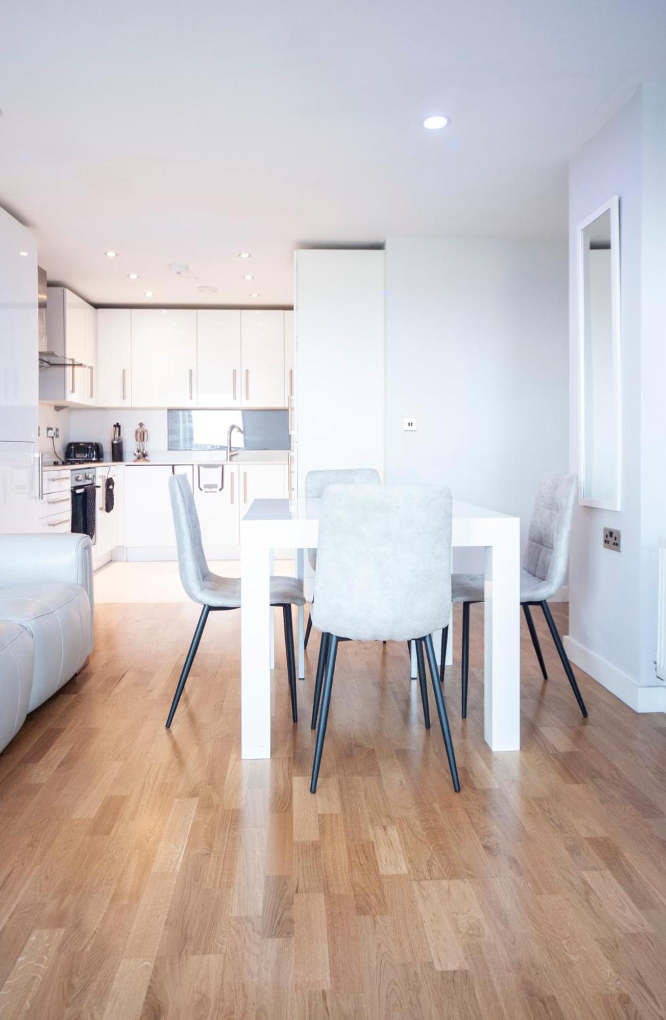 Top Floor Apt - 2 Bed/2 Bath + Private Balcony Londres Exterior foto