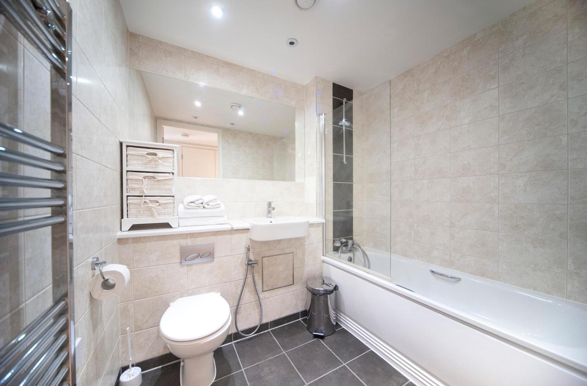 Top Floor Apt - 2 Bed/2 Bath + Private Balcony Londres Exterior foto
