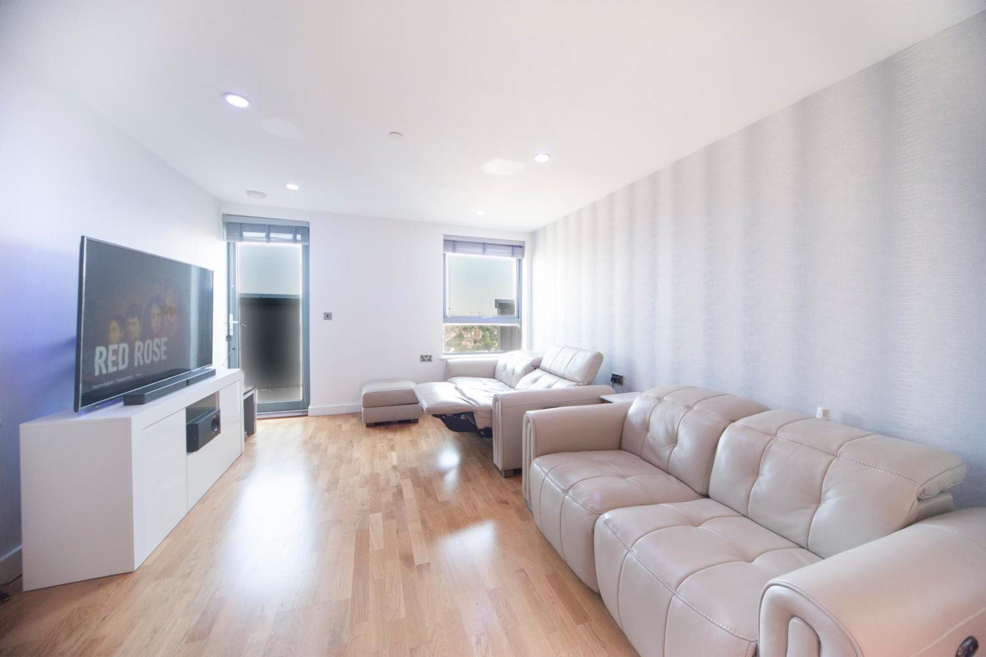 Top Floor Apt - 2 Bed/2 Bath + Private Balcony Londres Exterior foto