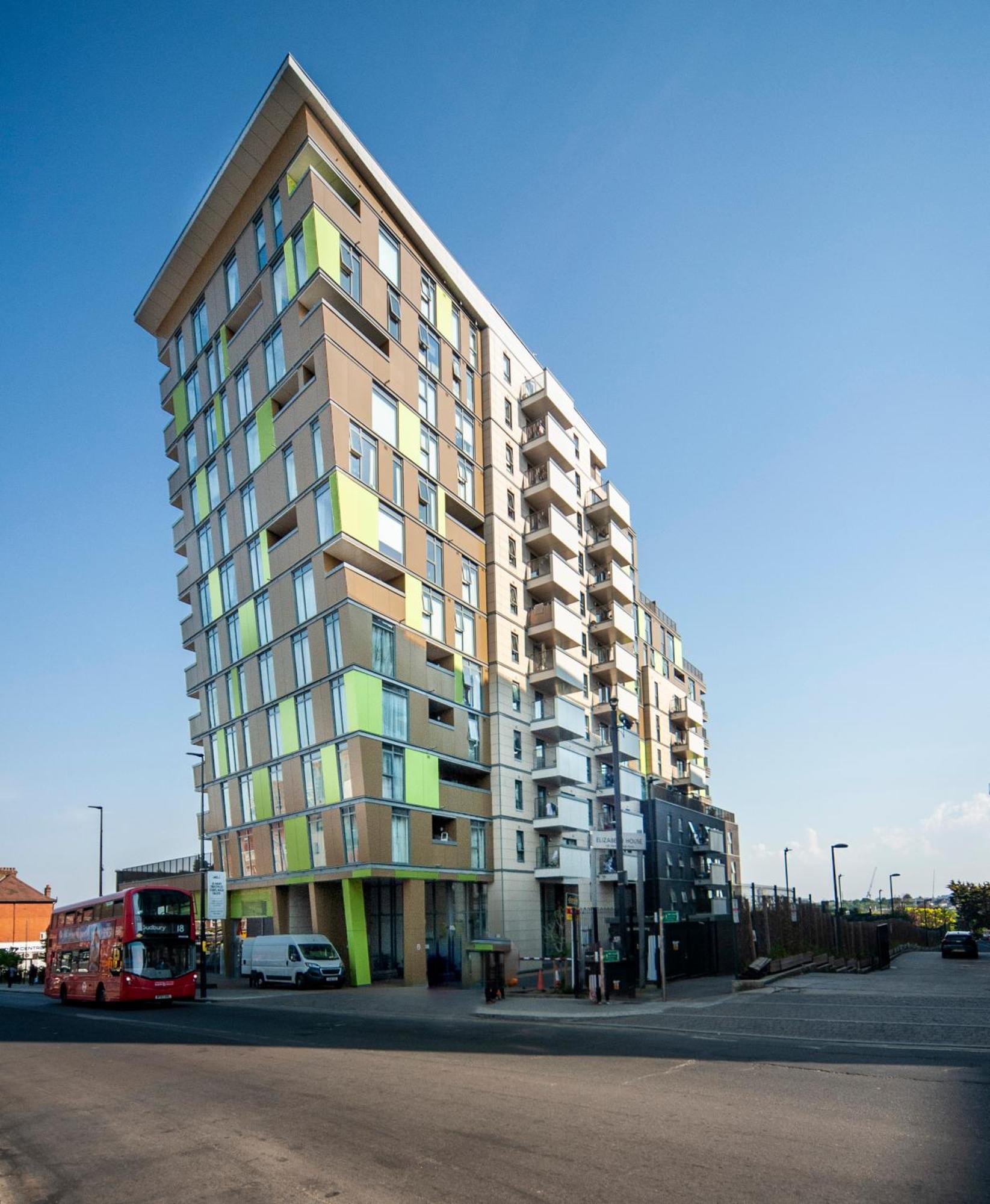 Top Floor Apt - 2 Bed/2 Bath + Private Balcony Londres Exterior foto